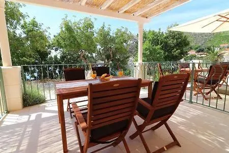 Seafront Silence Apartment *