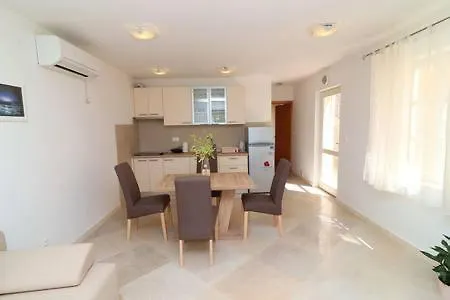 Seafront Silence Apartment *