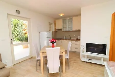 Seafront Silence Apartment