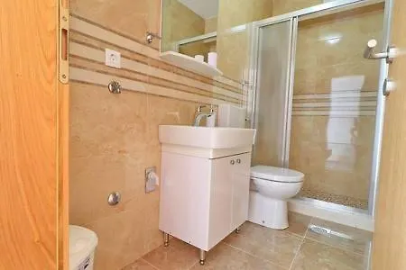 Seafront Silence 公寓